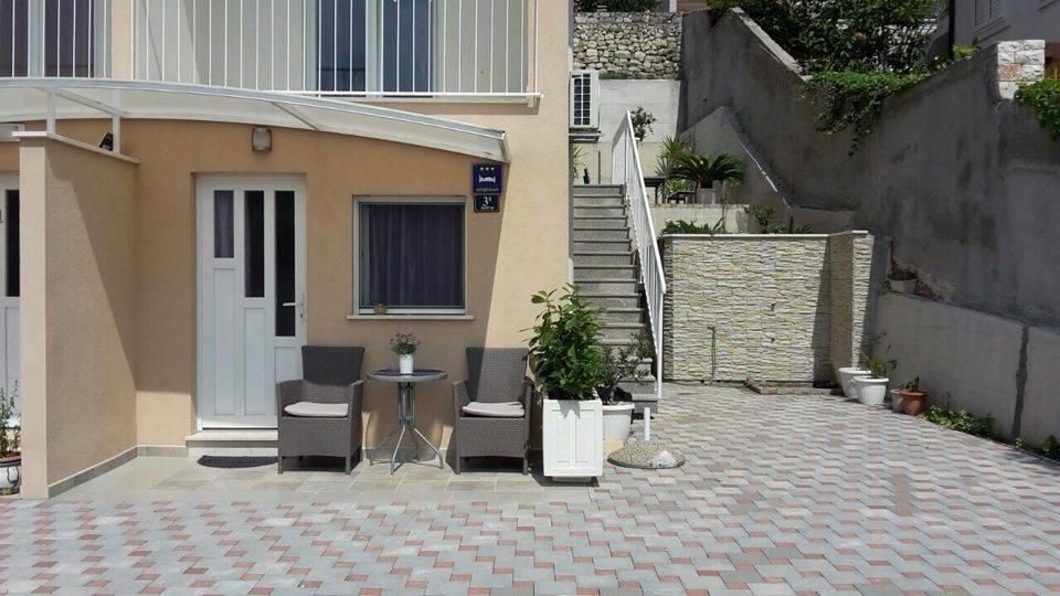 Apartments Amneris Trogir Exteriör bild