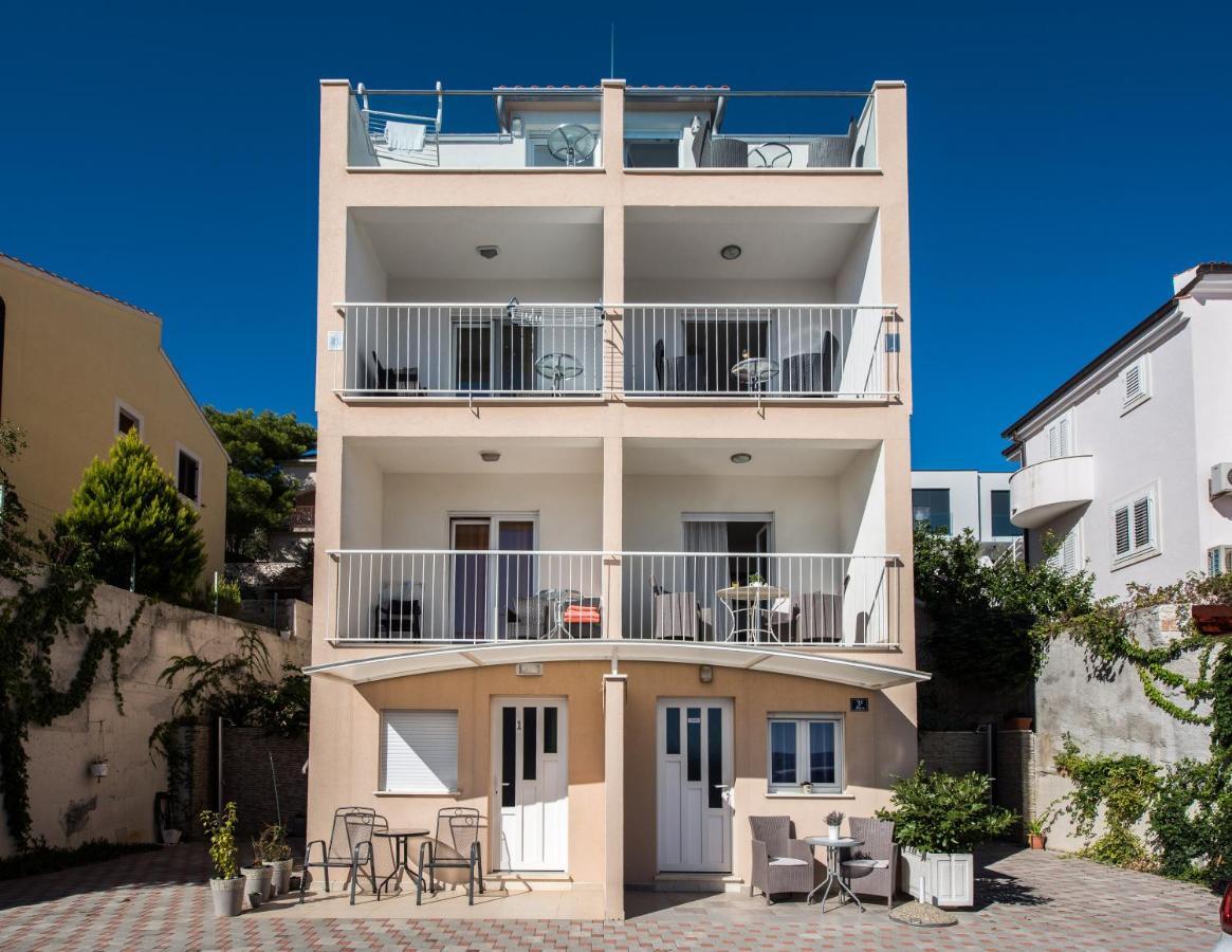 Apartments Amneris Trogir Exteriör bild