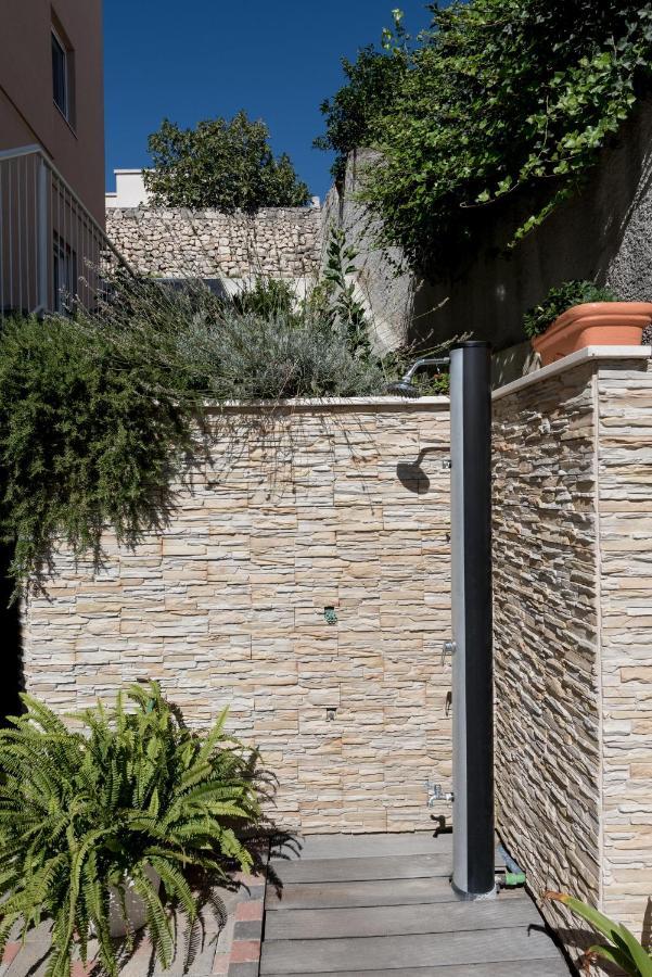 Apartments Amneris Trogir Exteriör bild