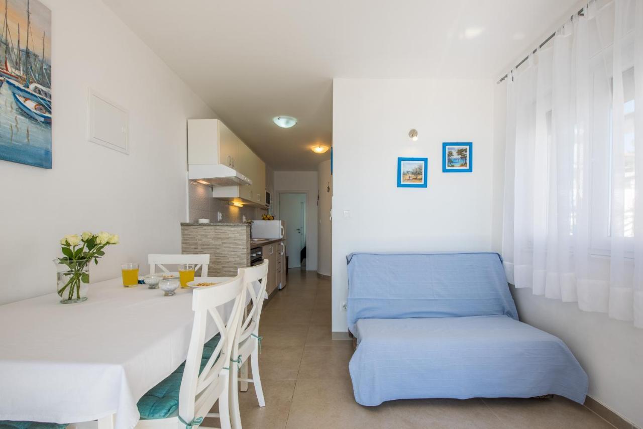 Apartments Amneris Trogir Exteriör bild