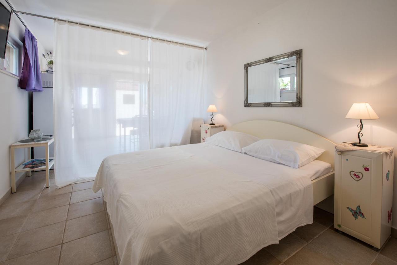 Apartments Amneris Trogir Exteriör bild