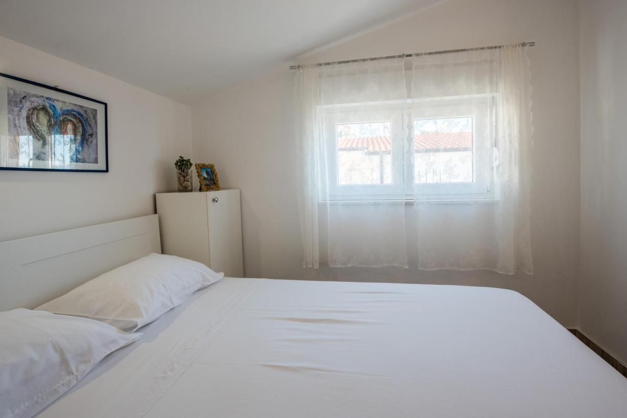 Apartments Amneris Trogir Exteriör bild